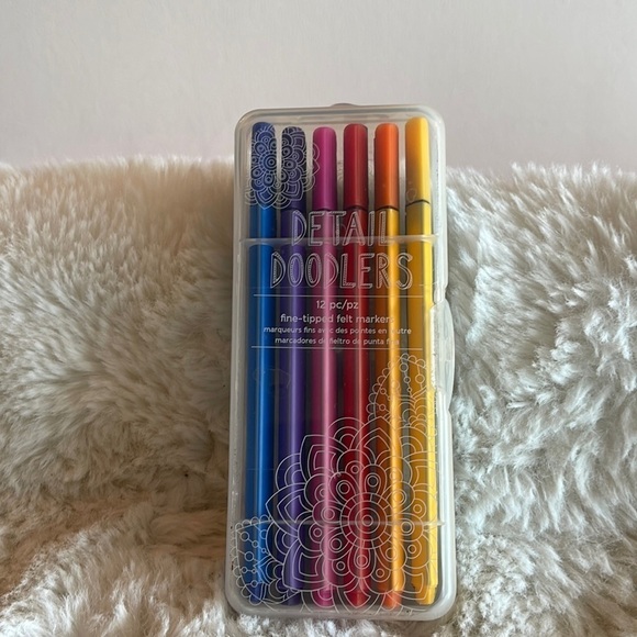 Detailed doodlers fine tip pen 12 markers in this set NWT never been opened - Picture 1 of 3